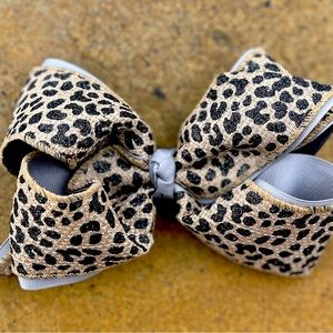 Girls 7” Hair Bow With Glitter Detail